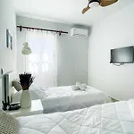 Seaside Gem - Cycladic 2br 500m From Center *